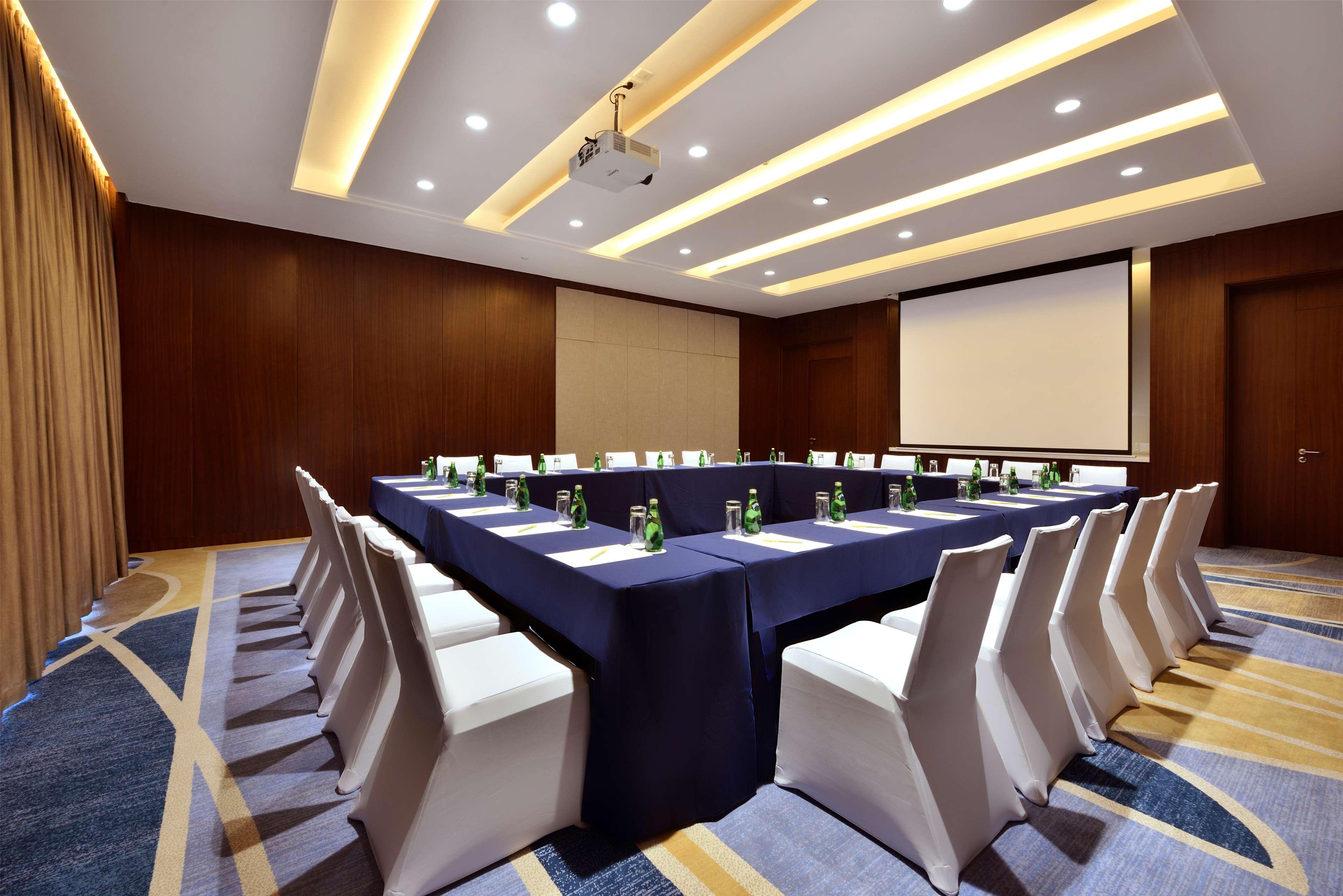 Hilton Garden Inn Chengdu Huayang Bagian luar foto