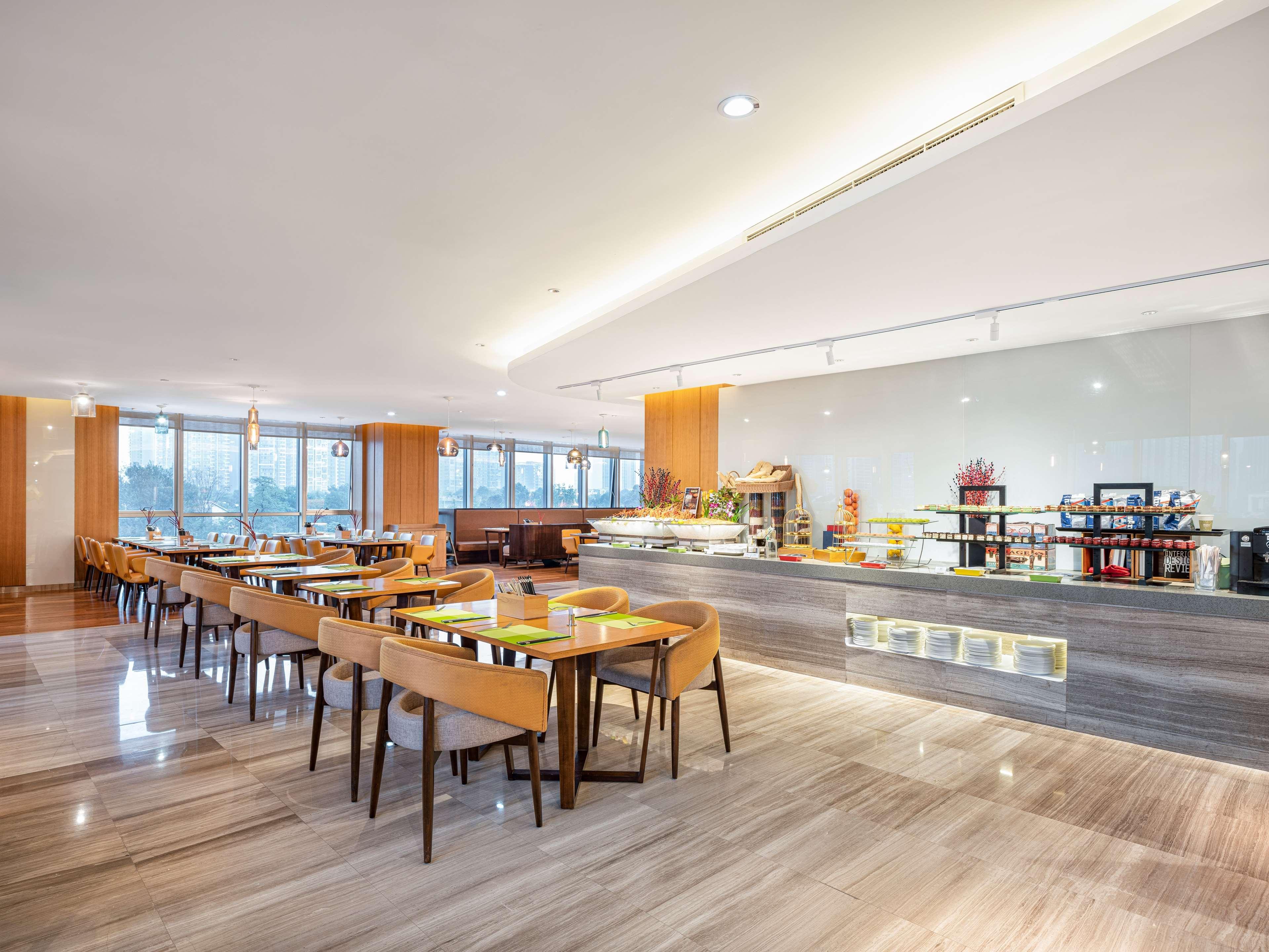 Hilton Garden Inn Chengdu Huayang Bagian luar foto