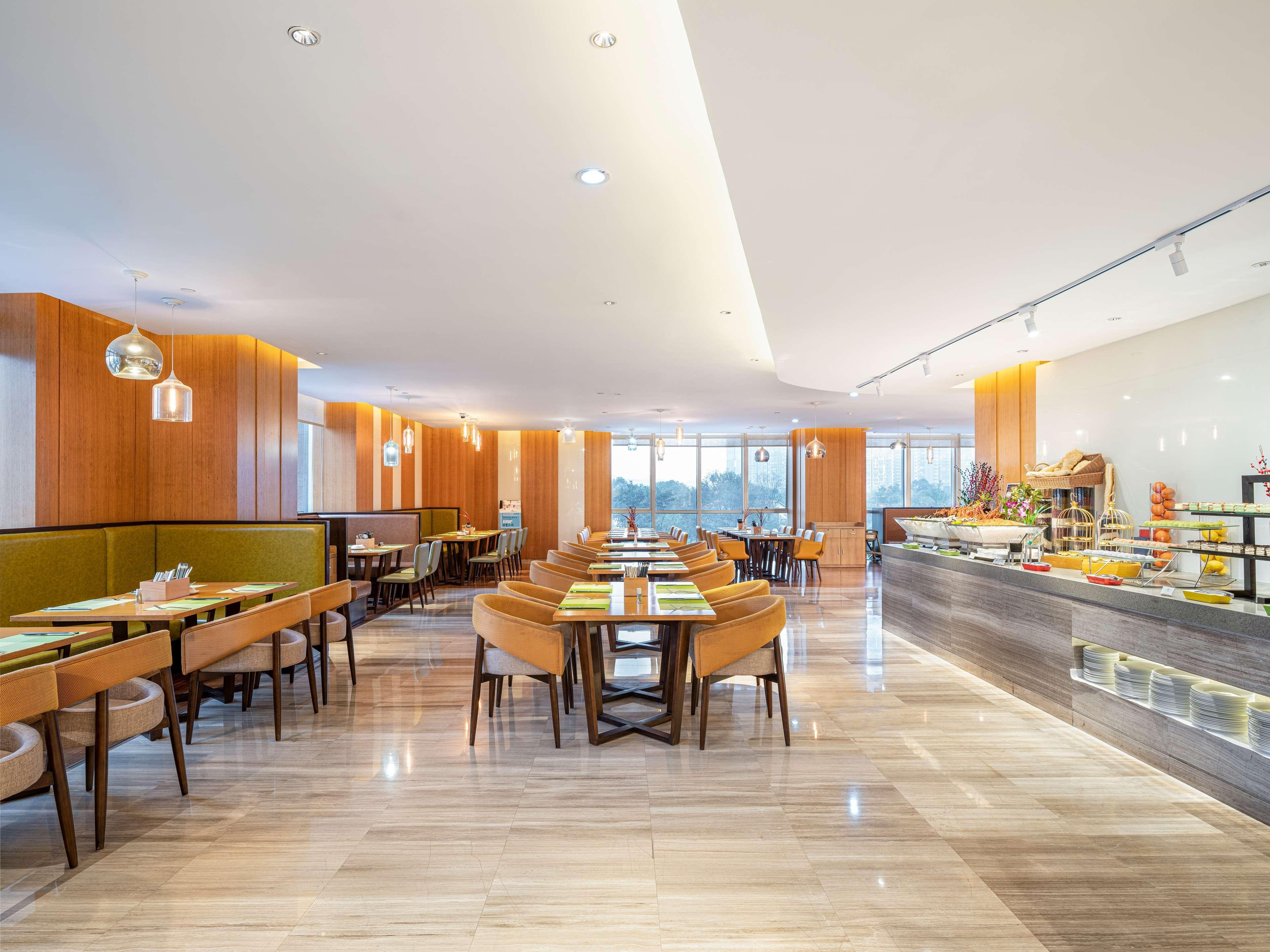 Hilton Garden Inn Chengdu Huayang Bagian luar foto
