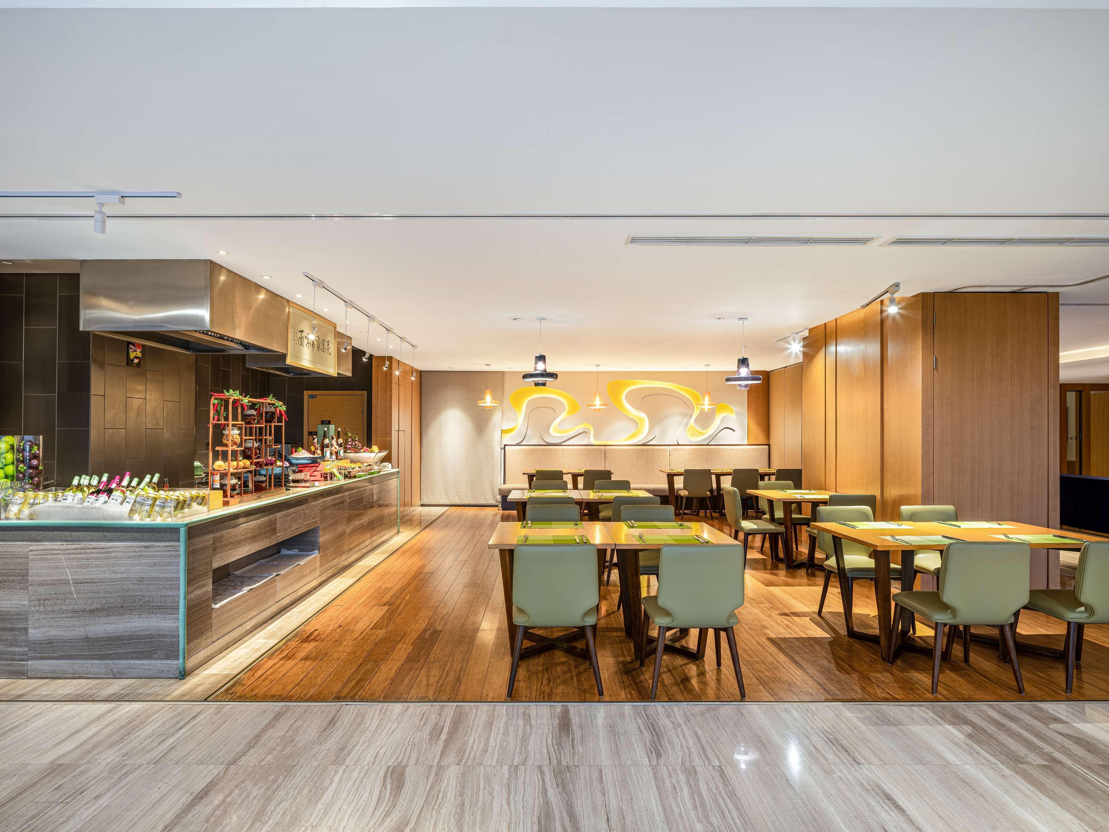 Hilton Garden Inn Chengdu Huayang Bagian luar foto