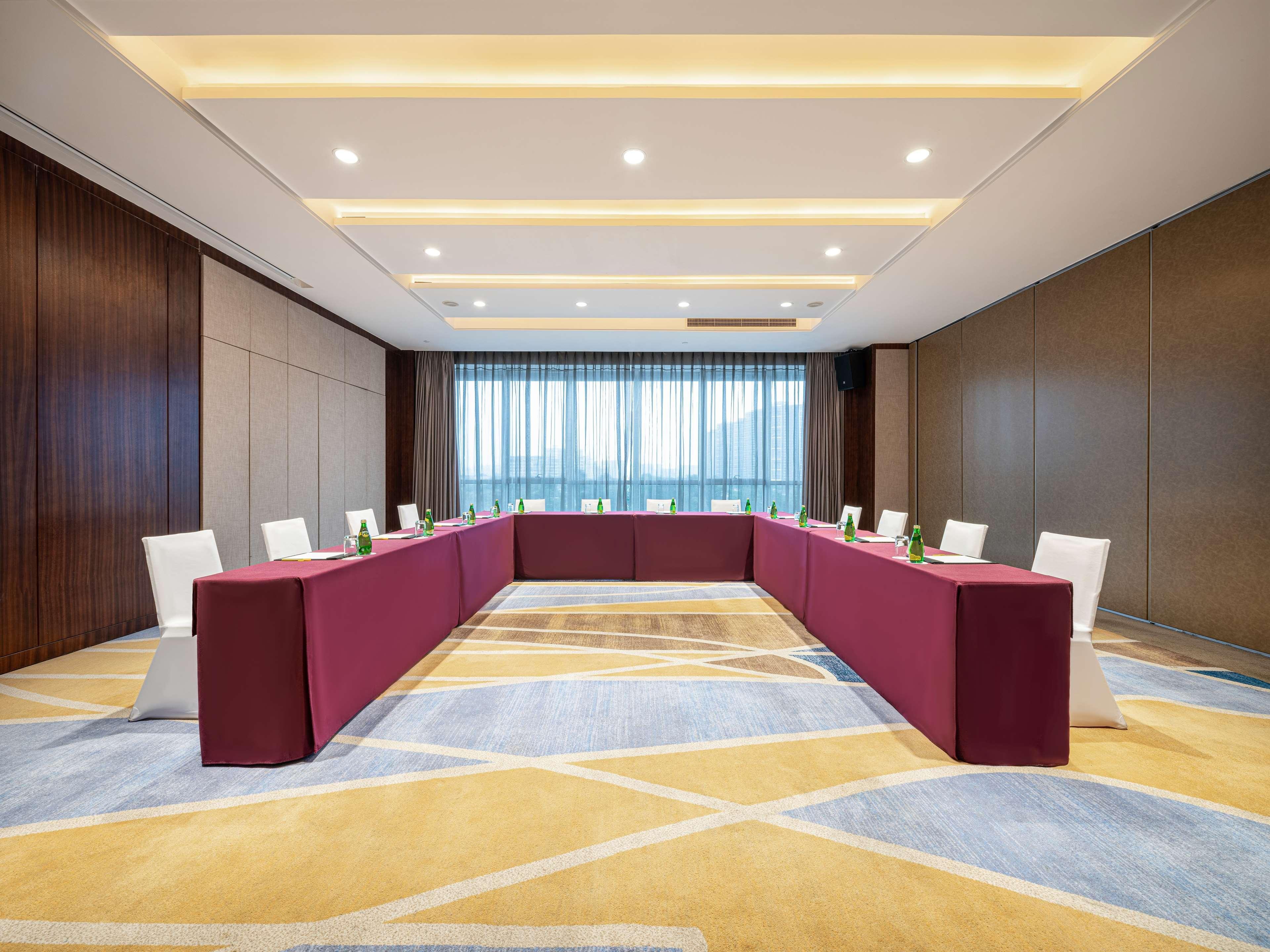 Hilton Garden Inn Chengdu Huayang Bagian luar foto