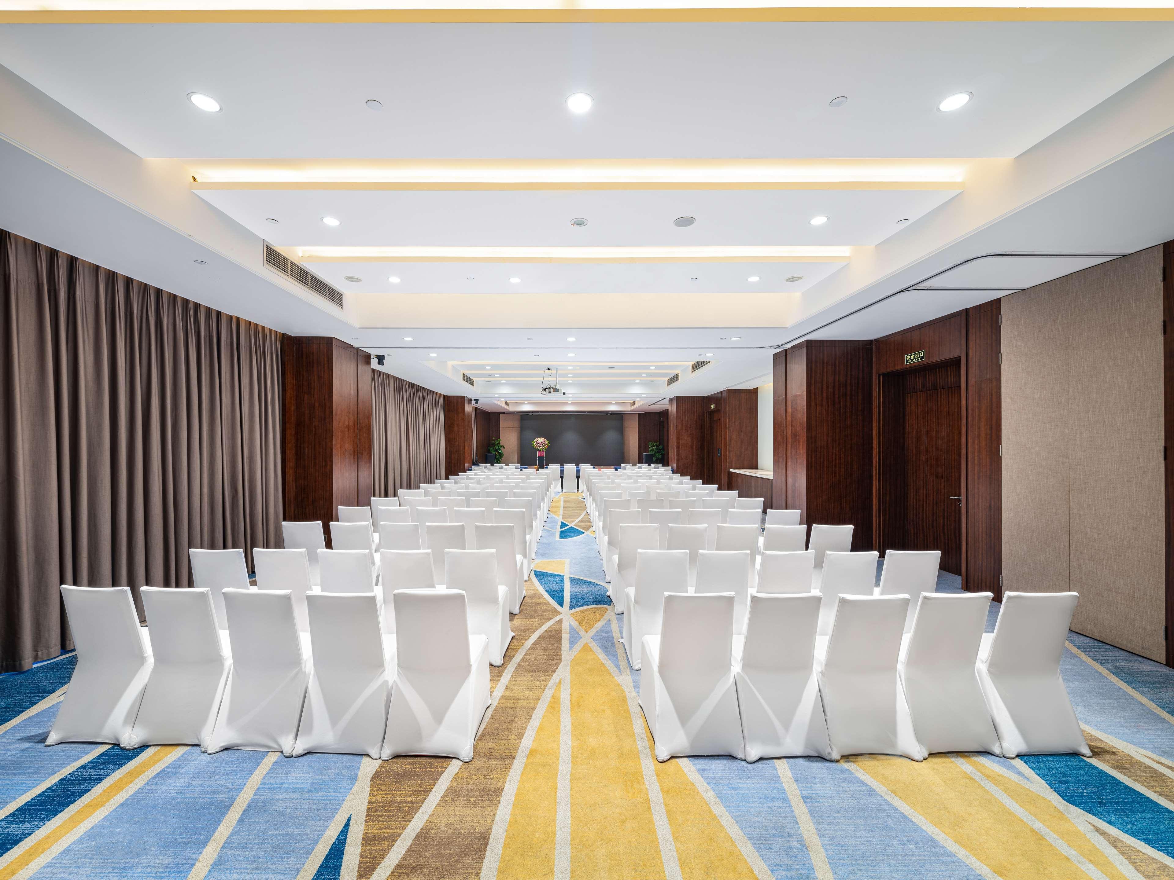 Hilton Garden Inn Chengdu Huayang Bagian luar foto