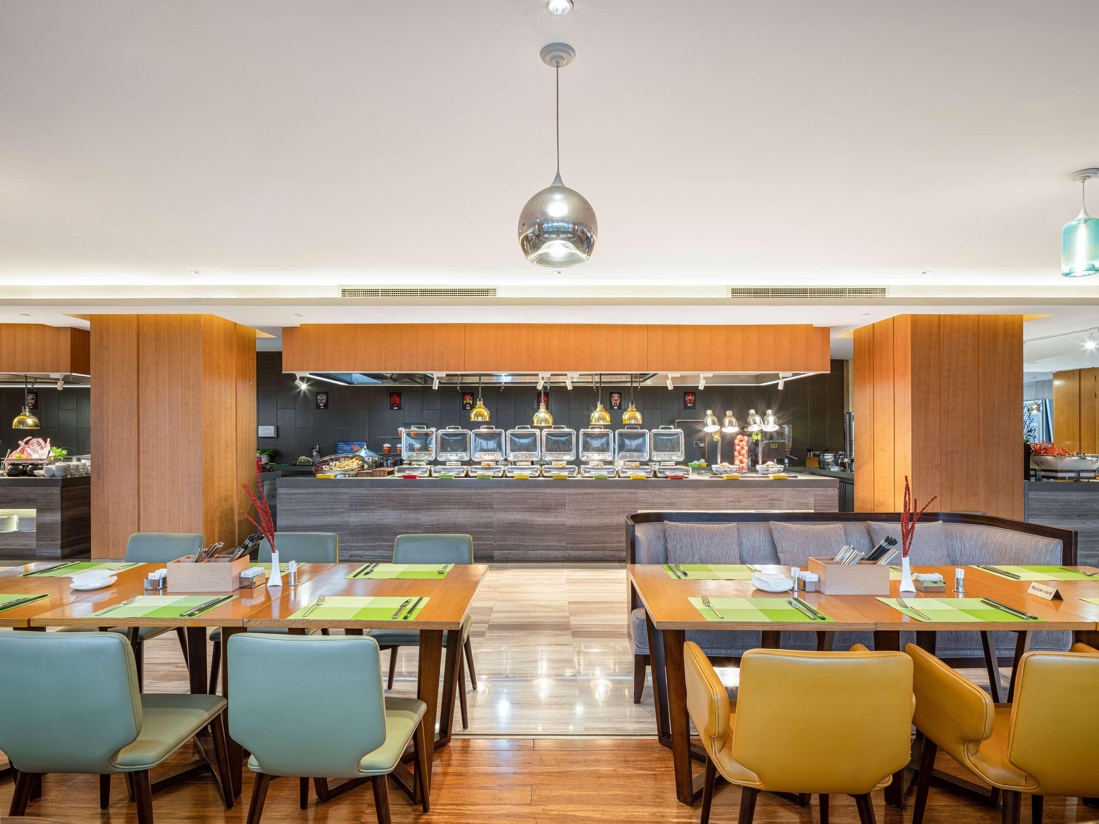 Hilton Garden Inn Chengdu Huayang Bagian luar foto