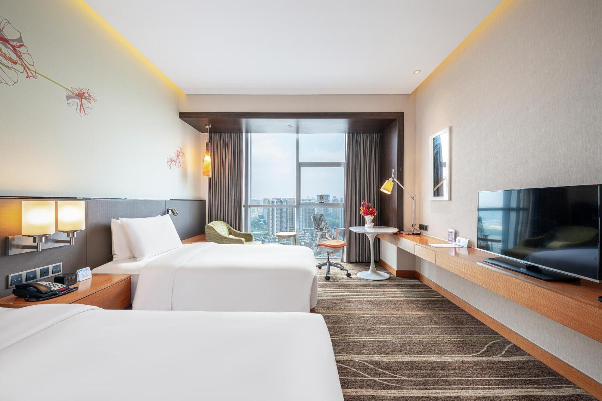 Hilton Garden Inn Chengdu Huayang Bagian luar foto
