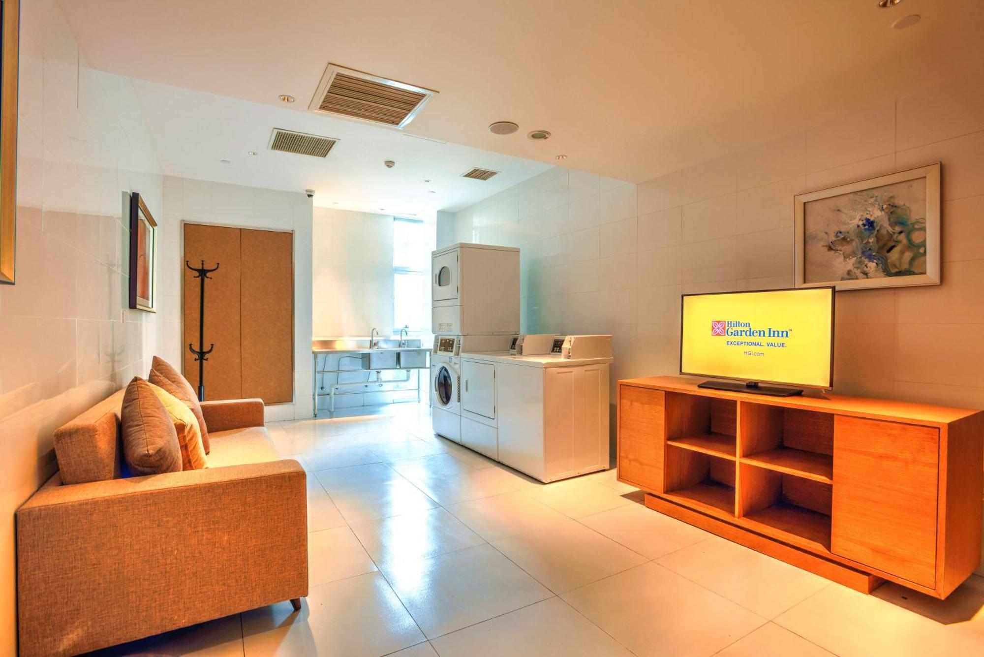 Hilton Garden Inn Chengdu Huayang Bagian luar foto