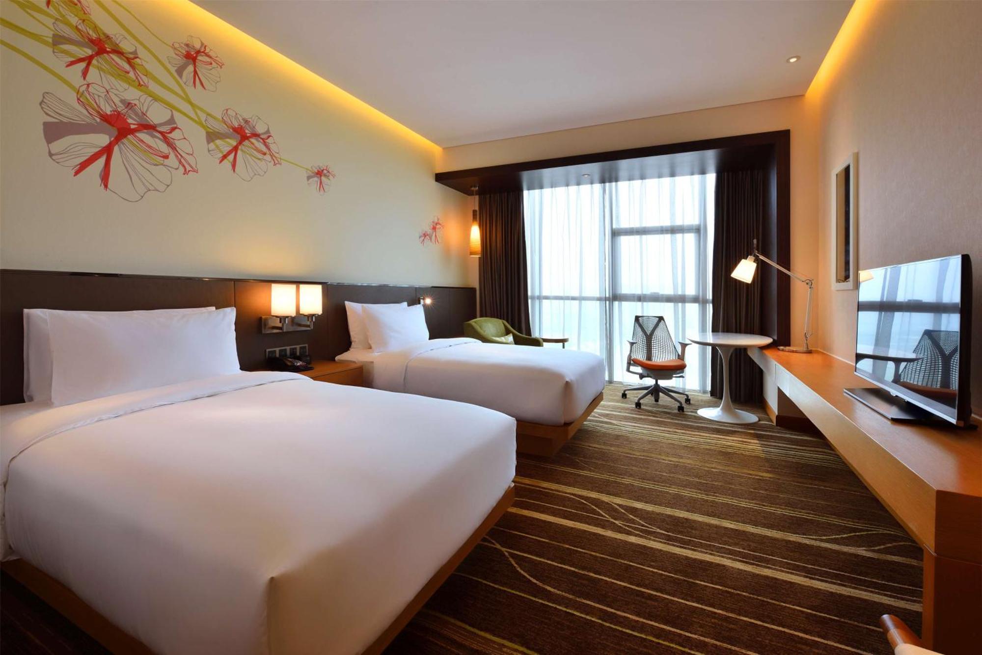 Hilton Garden Inn Chengdu Huayang Bagian luar foto